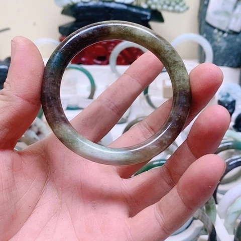 未镶嵌独山玉手镯