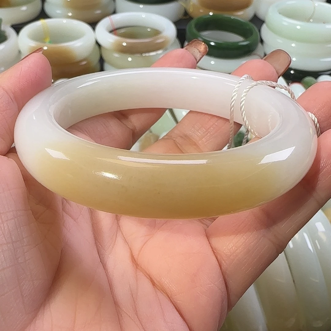 和田玉未镶嵌手镯