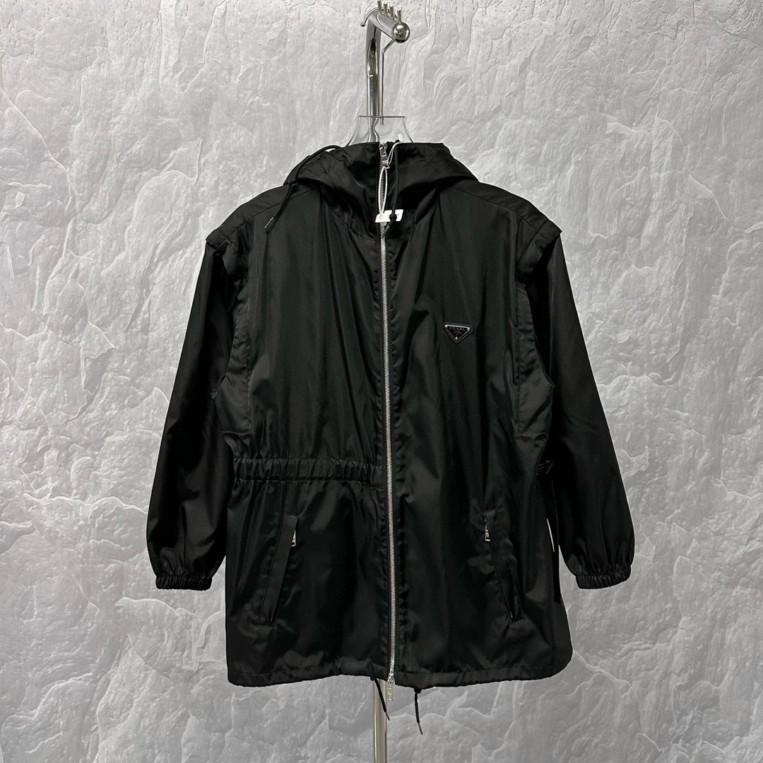 未使用 Prada/普拉达 三角钢标连帽外套可拆卸袖 36码J01201