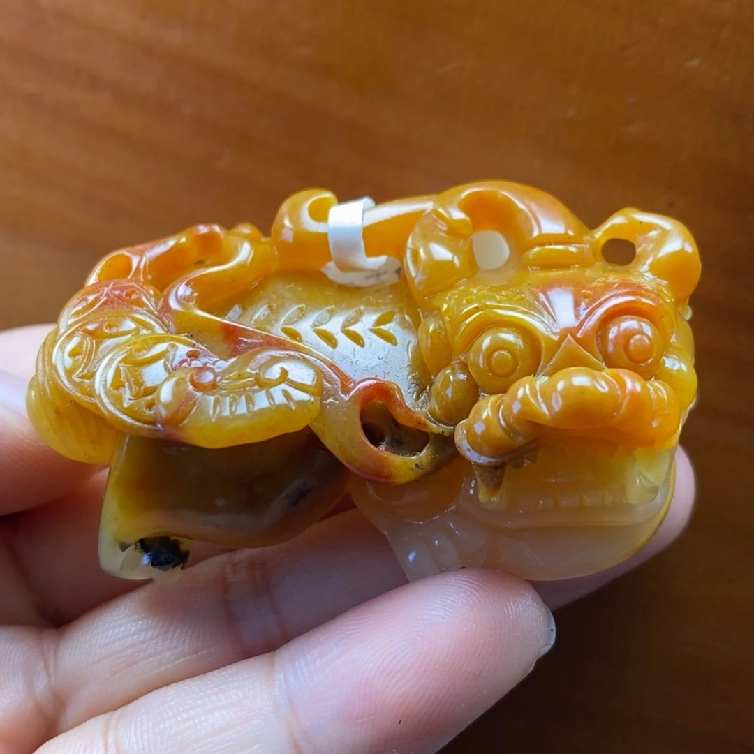 石英质玉（黄龙玉）未镶嵌颈饰