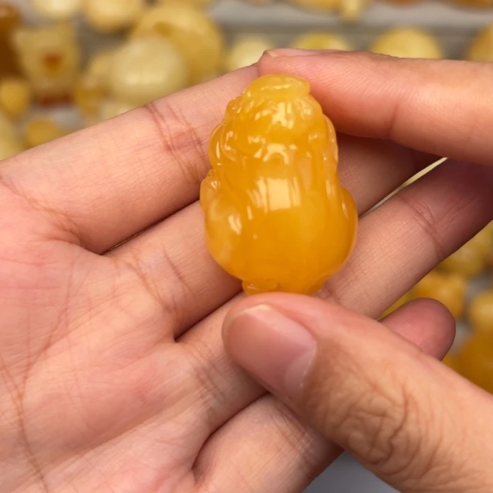 琥珀未镶嵌颈饰蜜蜡