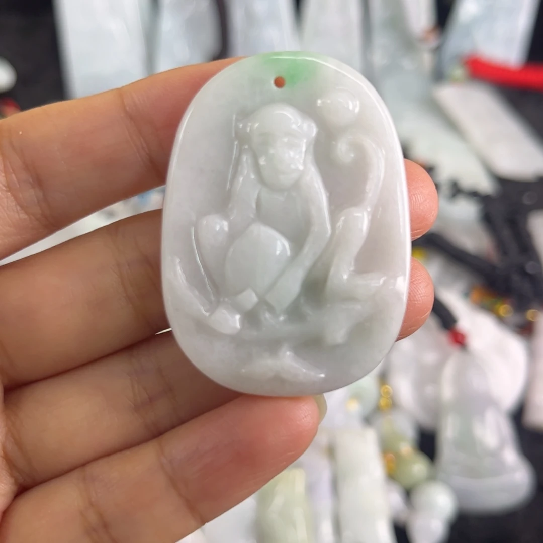 翡翠未镶嵌吊坠(不含链)瑕疵