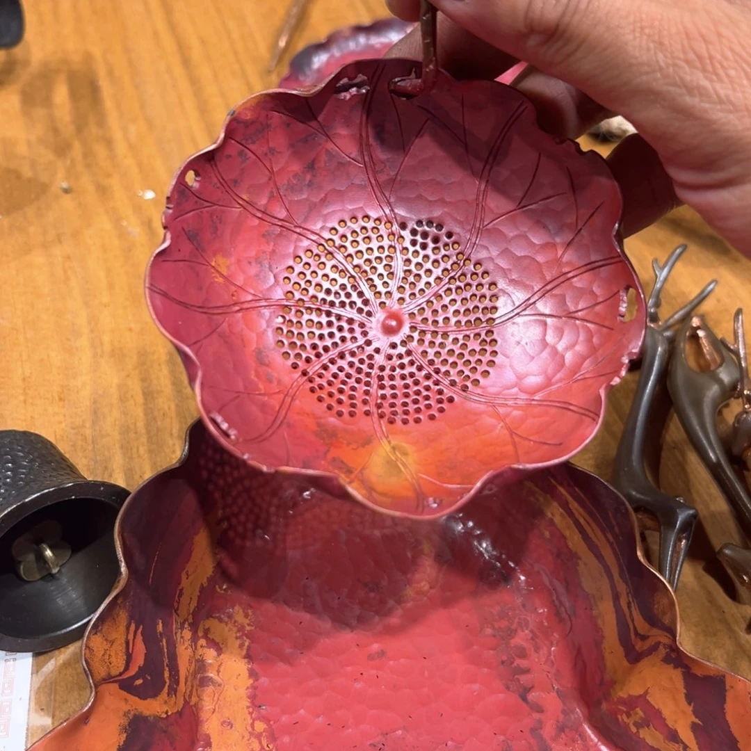 淬火色荷叶茶漏手工锻打工艺