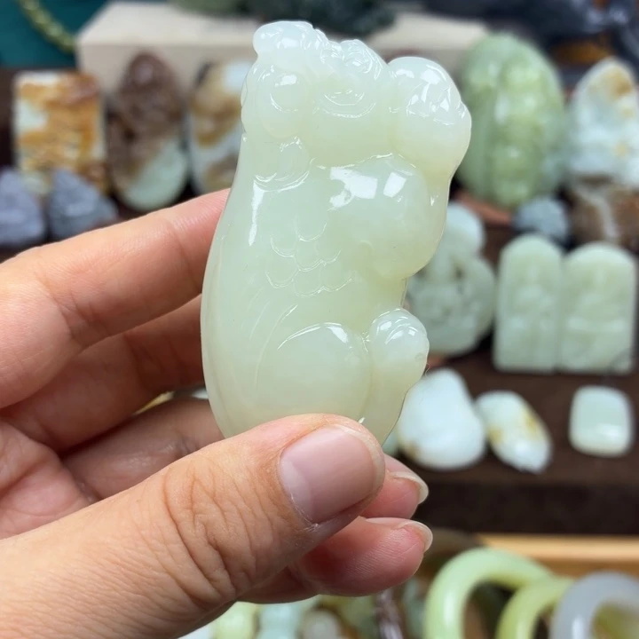 *****和田玉未镶嵌颈饰