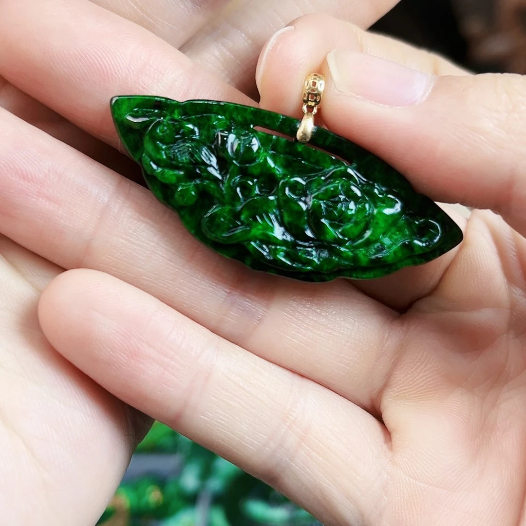 翡翠颈饰18K金镶嵌吊坠