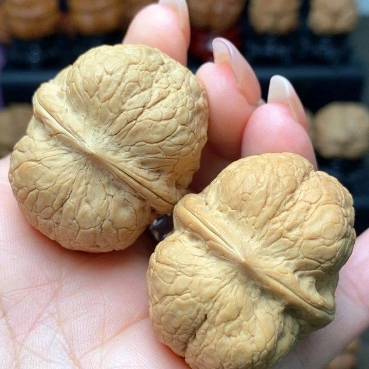 文玩核桃吊坠方尊元宝