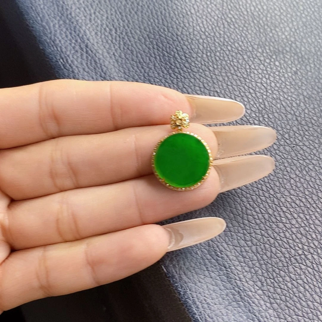 小***C翡翠18K金镶嵌颈饰翡翠