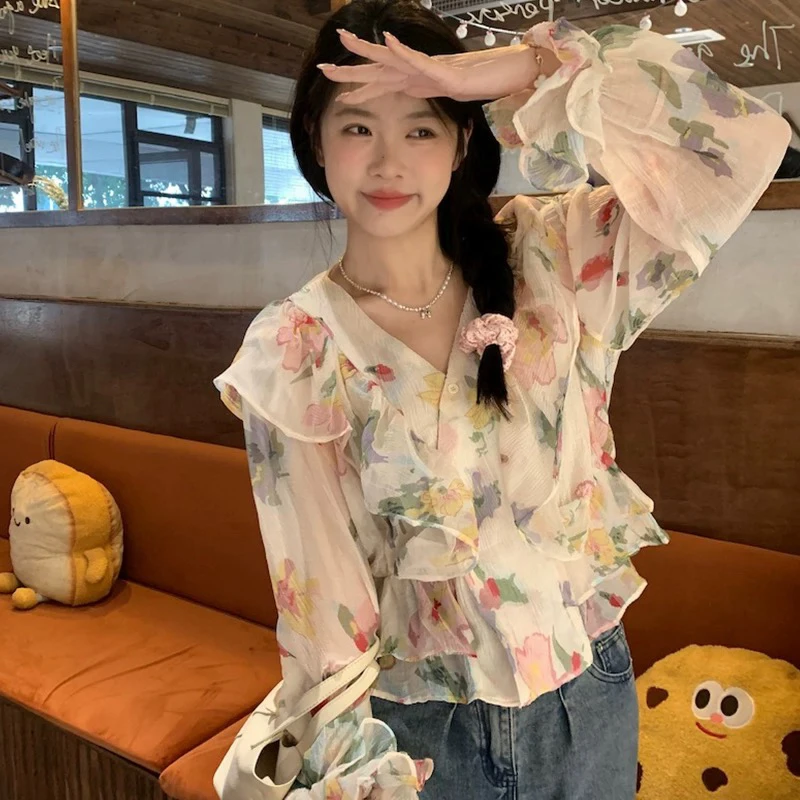 浪漫花边初秋新款 V领碎花显瘦法式气质设计感荷叶边不规则衬衣