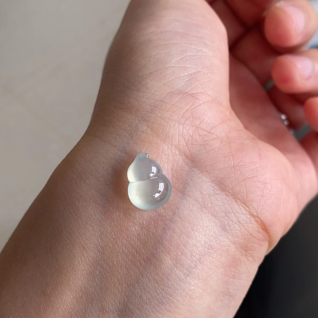 翡翠未镶嵌颈饰葫芦