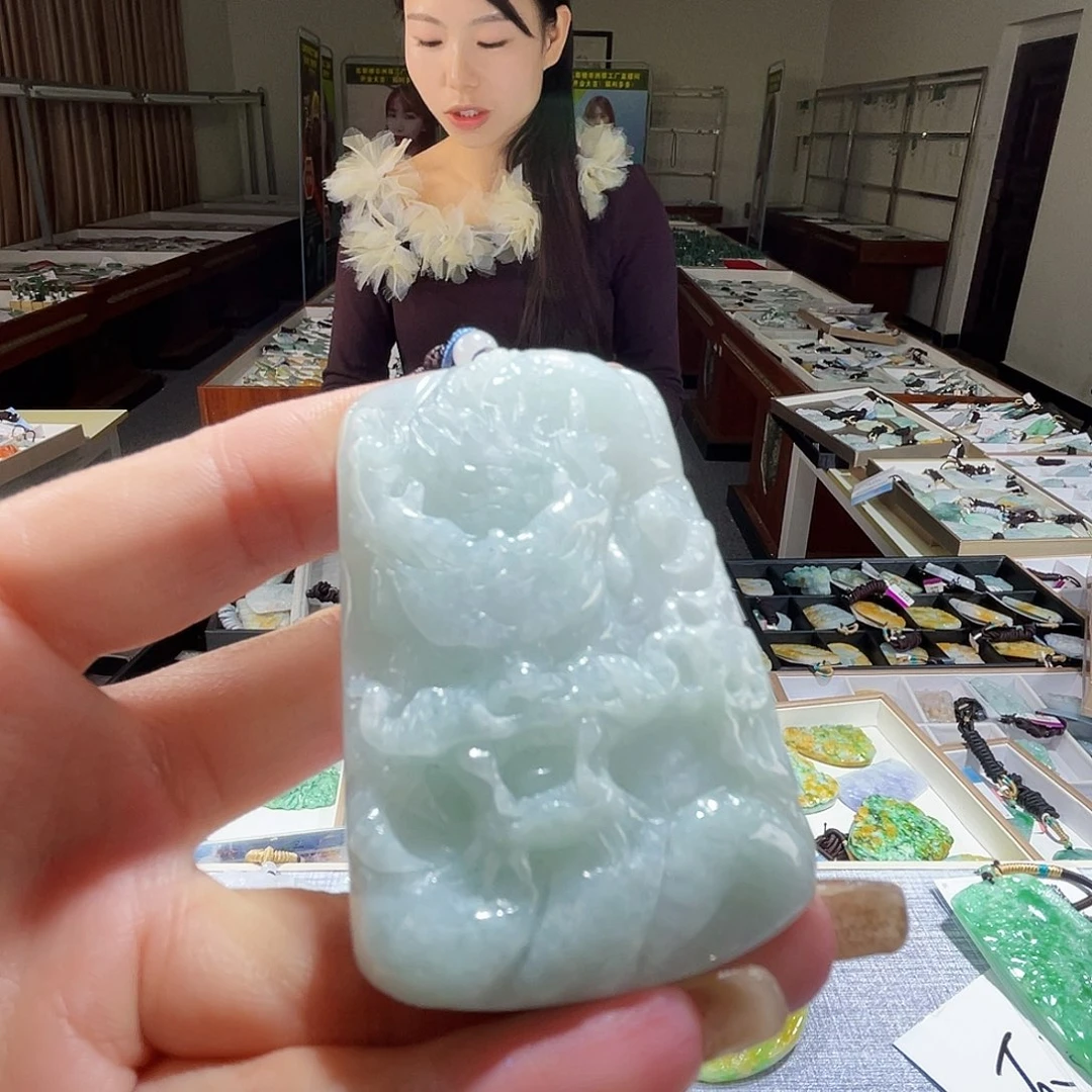 翡翠未镶嵌颈饰一