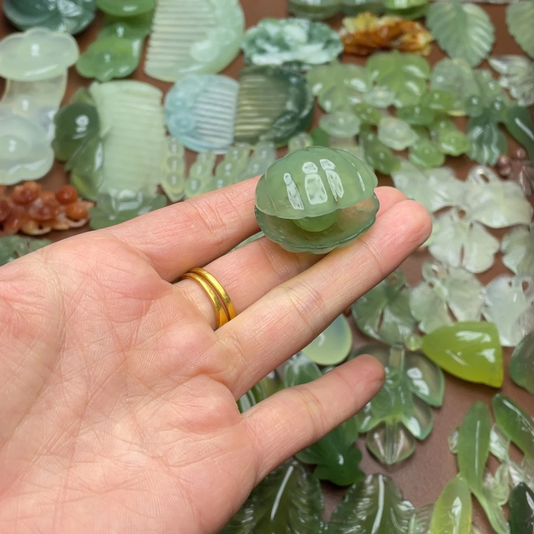 蛇纹石玉合金颈饰