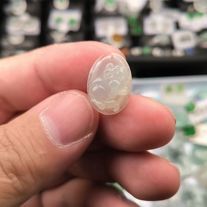 一****颈饰未镶嵌翡翠老鼠