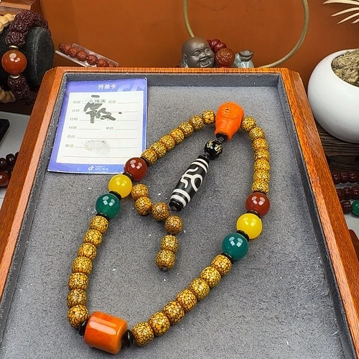 星月菩提吊坠手持