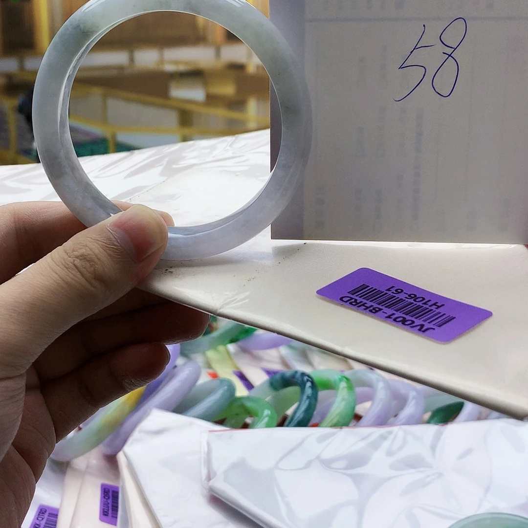 翡翠未镶嵌手镯fguyyyyyhbn