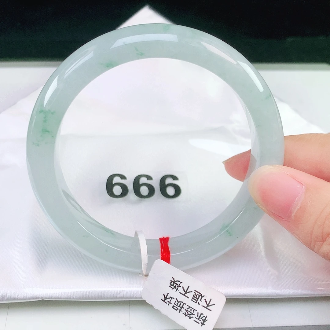 未镶嵌手镯（圆镯）翡翠62.2