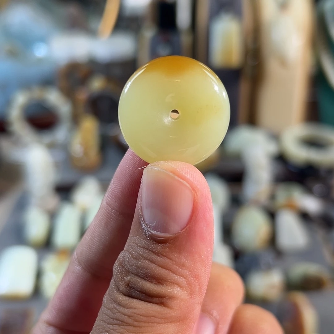 和田玉未镶嵌颈饰若羌料