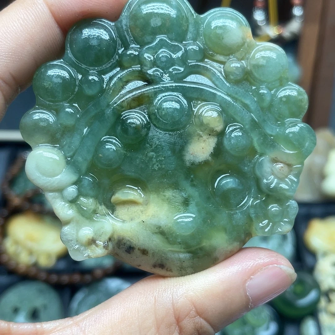 星***了蛇纹石玉未镶嵌颈饰