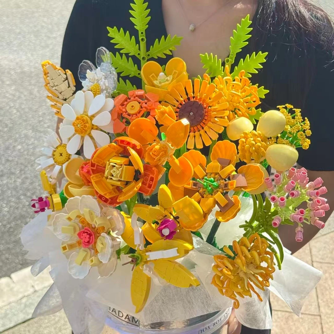 2025新款积木花束拼装兼容乐高永生花抱抱桶高颜值女生送闺蜜礼物