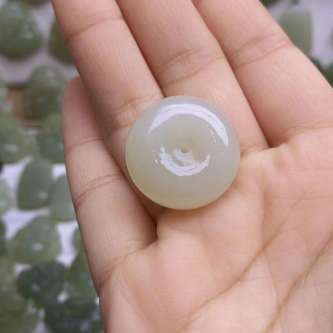 和田玉颈饰未镶嵌?**鱼