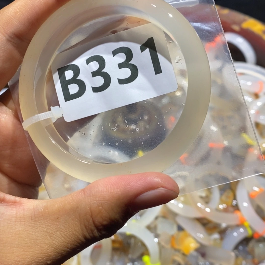 ****头玛瑙/玉髓未镶嵌手镯