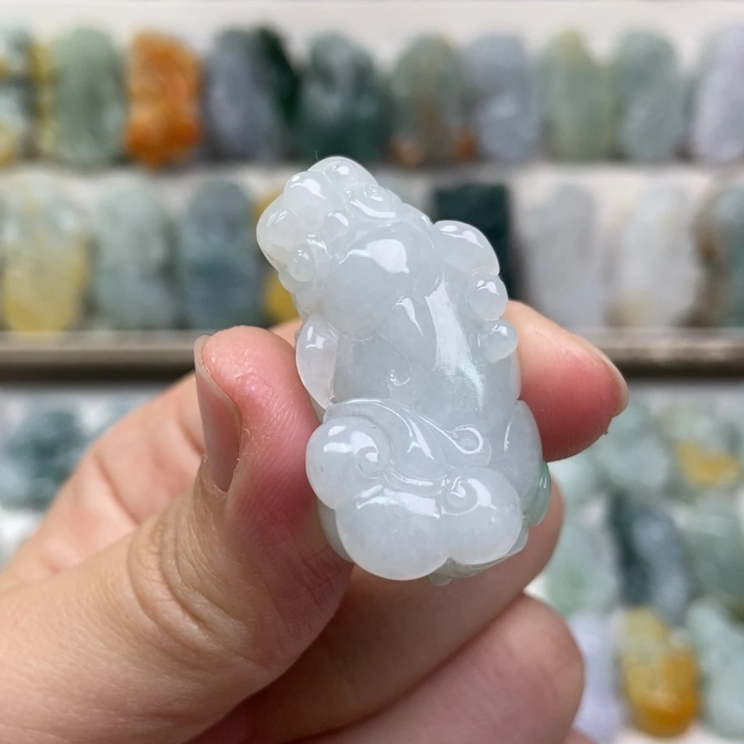 翡翠吊坠(赠链)未镶嵌