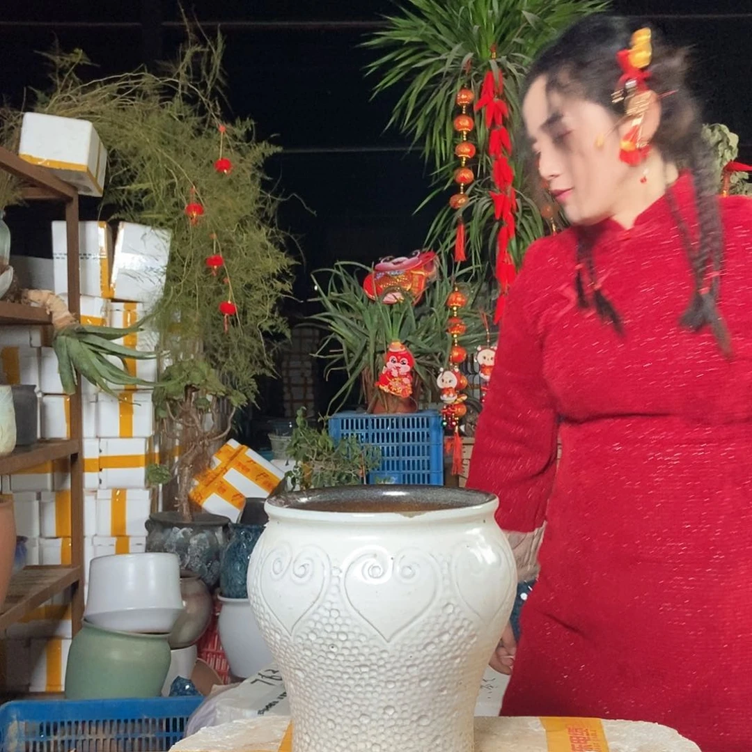 红陶杮*红花盆里的小猫咪