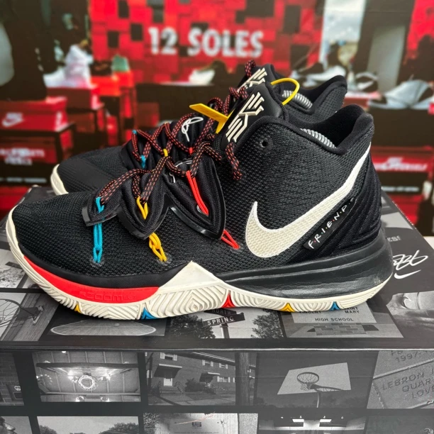 95新 maje 41码 WS Kyrie 5 Friends 欧文5篮球鞋 无盒