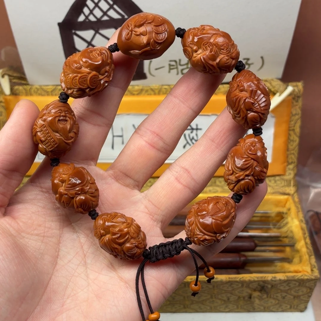 橄榄核吊坠红官帽财神