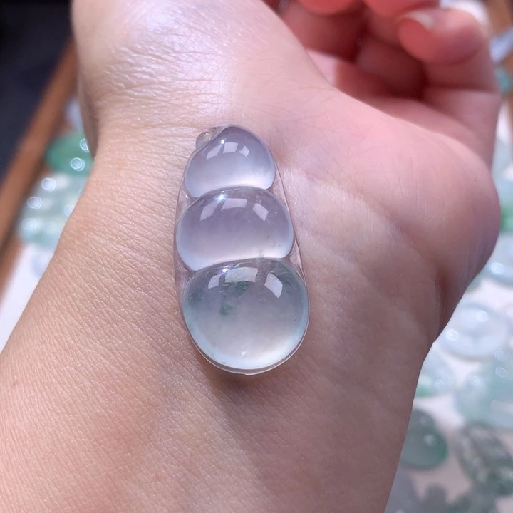 颈饰未镶嵌翡翠高冰飘花大福豆