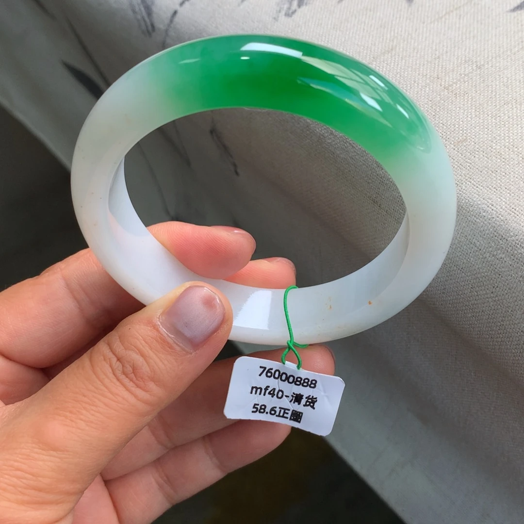 翡翠未镶嵌手镯种老肉细白底青无纹裂【强推】