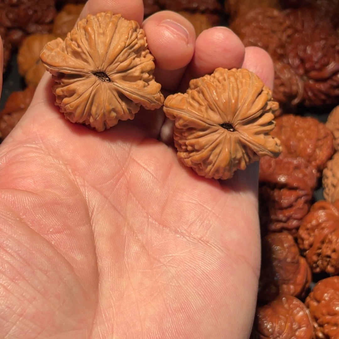 方***东文玩核桃吊坠汉高楼