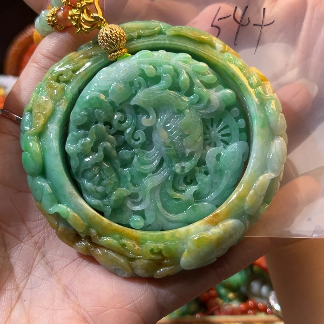 翡翠未镶嵌颈饰待编织
