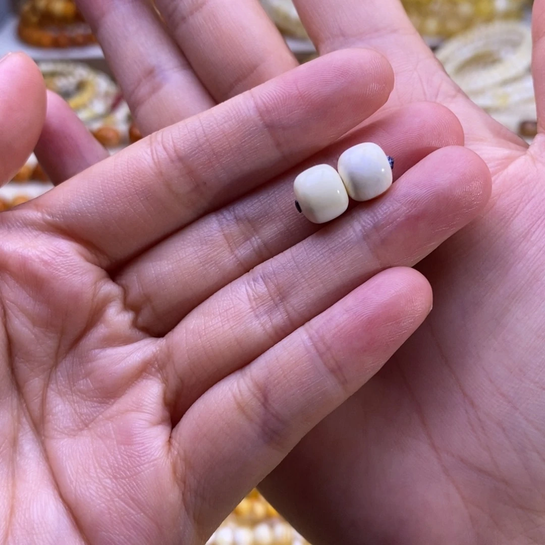 裸石琥珀未镶嵌8+对珠