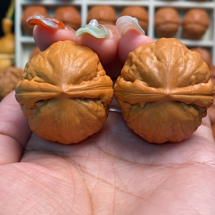 把件文玩核桃虎头 王
