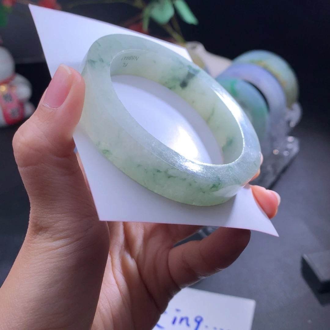 未镶嵌冰飘花翡翠手镯定制翡翠