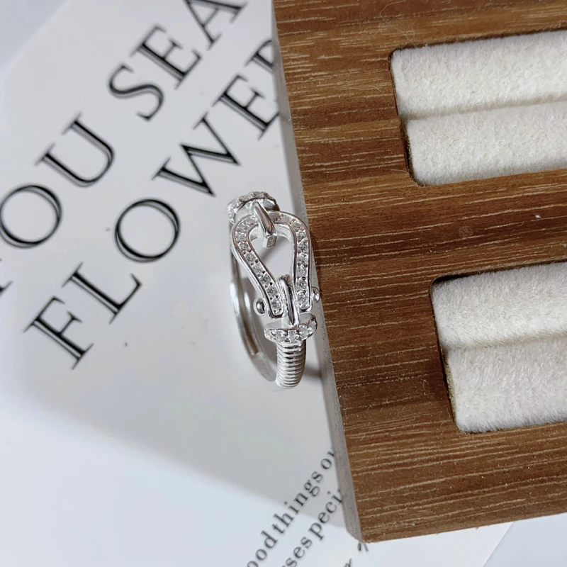 足银戒指 足银合成锆石戒指 纯银镶嵌马蹄戒指简约百搭闺蜜款活口