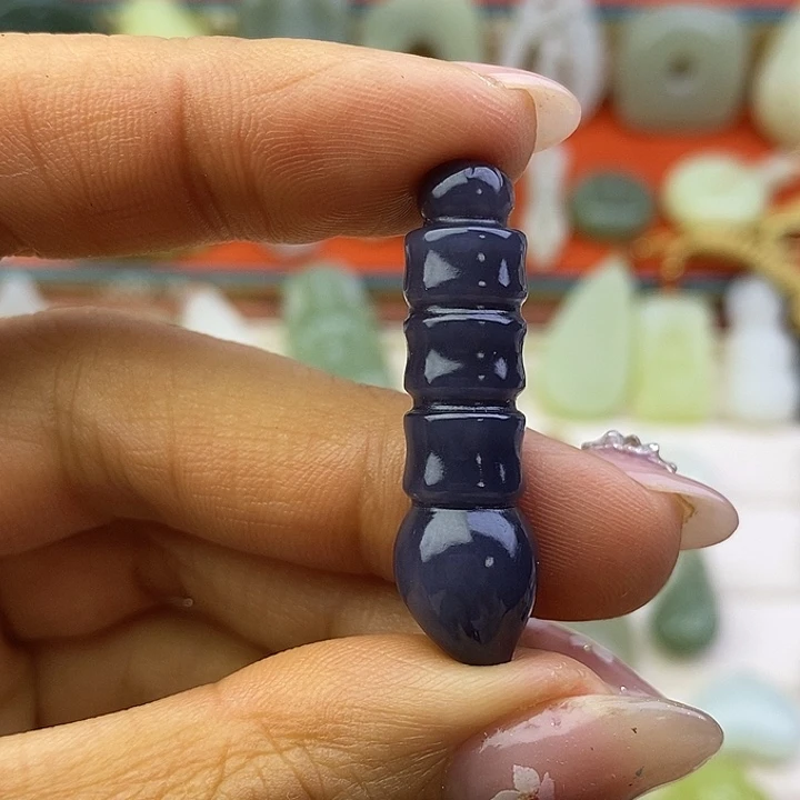 和田玉未镶嵌颈饰烟紫神笔吊坠