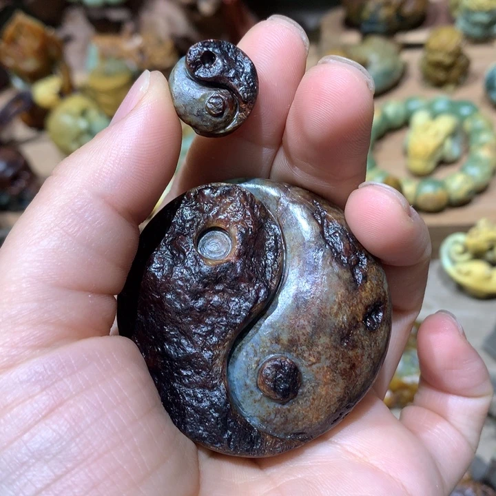 未镶嵌岫岩老玉（透闪石质玉）挂件1*