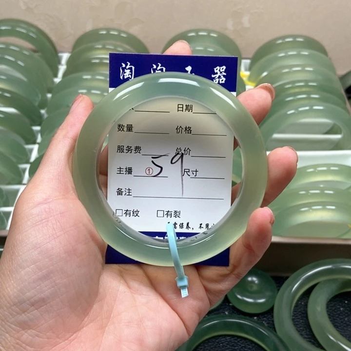 蛇纹石玉未镶嵌手镯v****)
