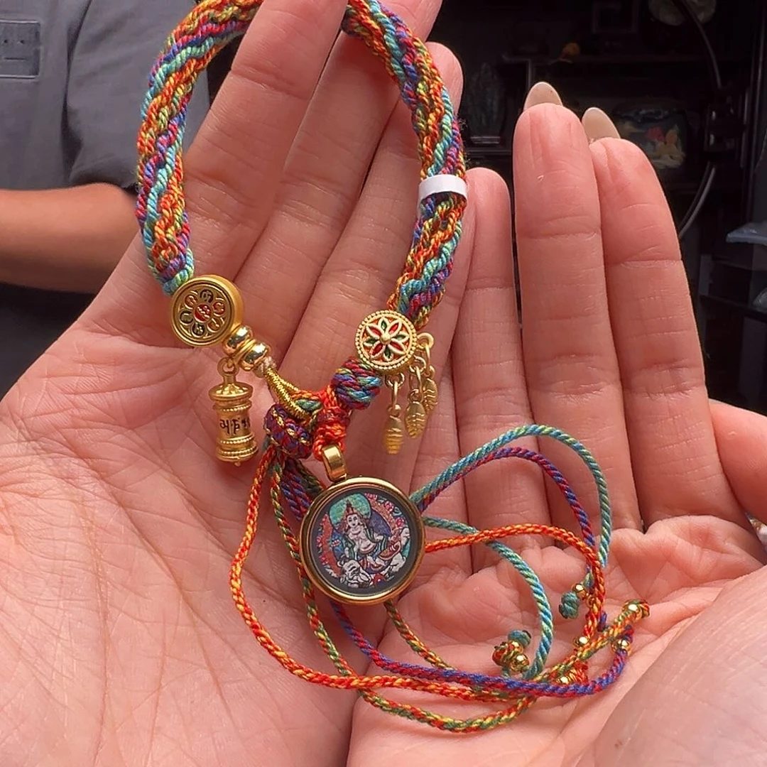 未镶嵌琥珀裸石TK014。