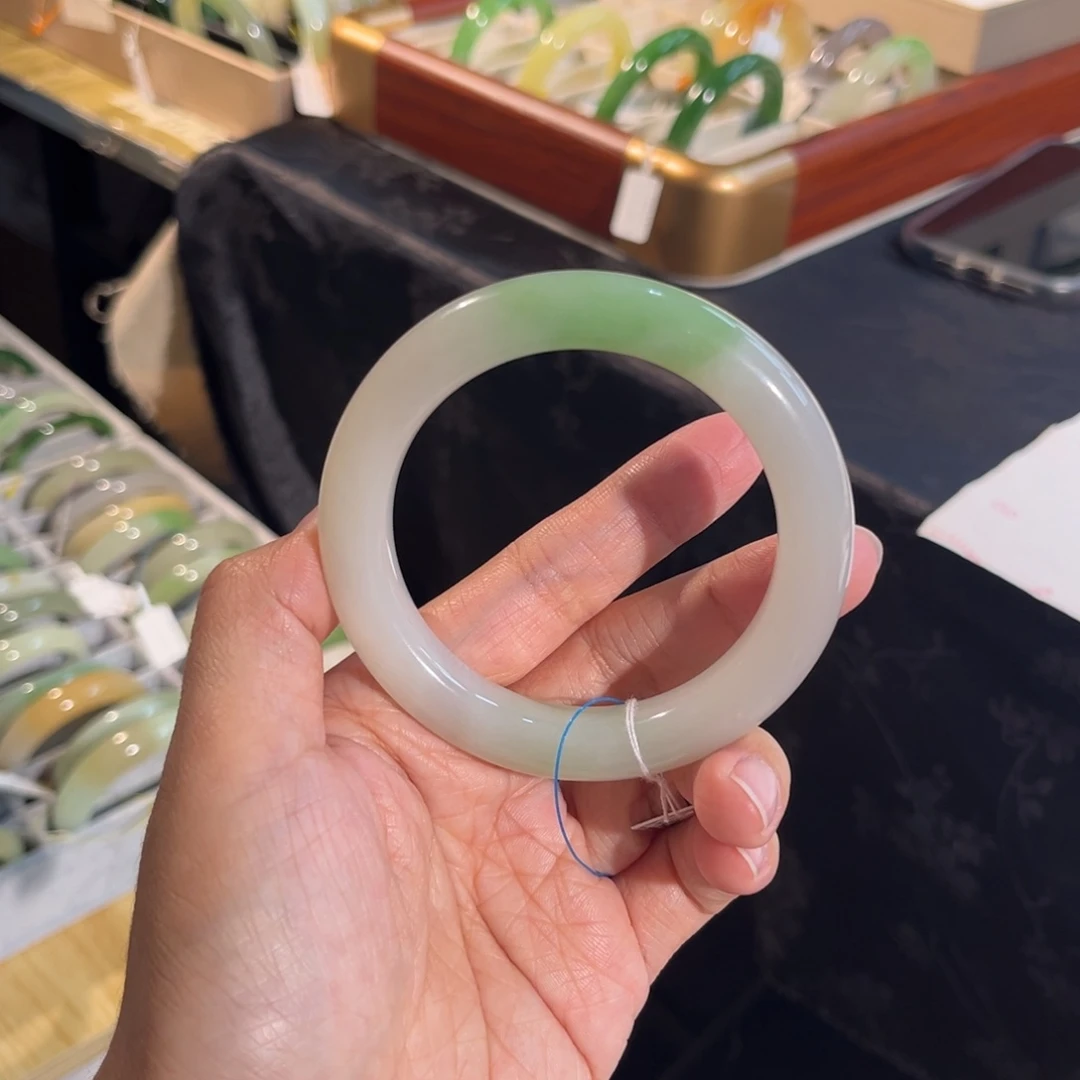 和田玉未镶嵌手镯  「翠青」包容少