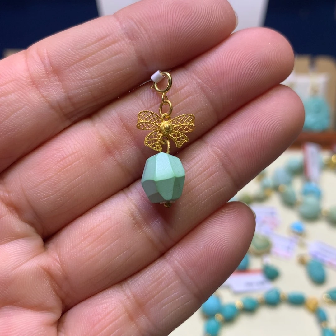 绿松石吊坠18K金镶嵌