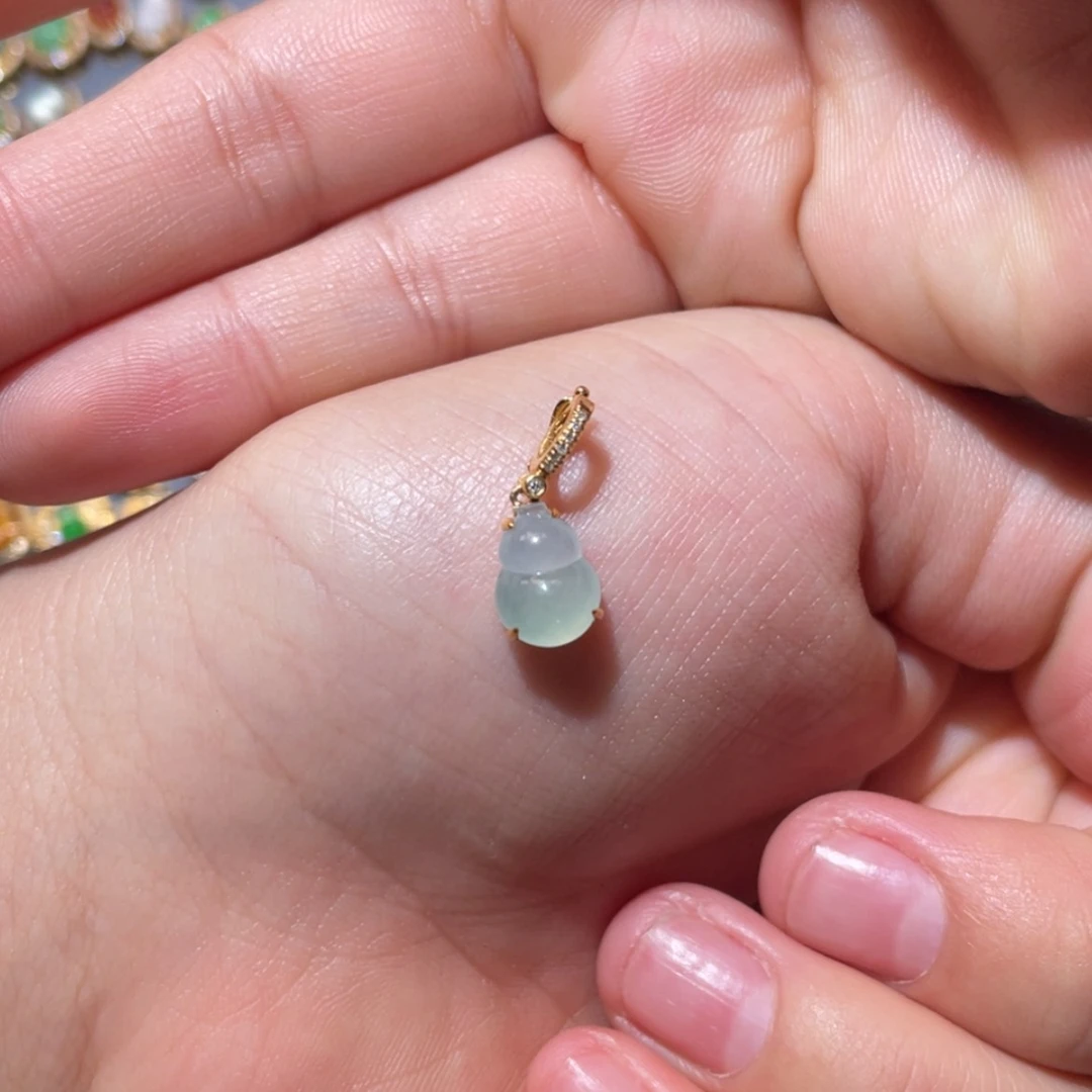 【闪购商品】颈饰18K金镶嵌翡翠