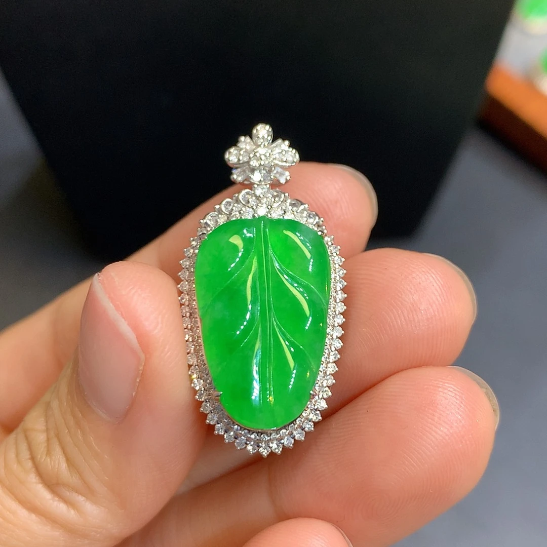 翡翠吊坠(不含链)18K金镶嵌