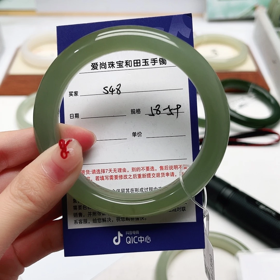 和田玉手镯未镶嵌刻**心