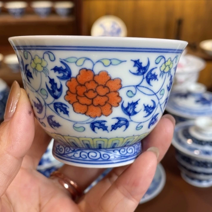 手工手绘斗彩缠枝莲主人杯