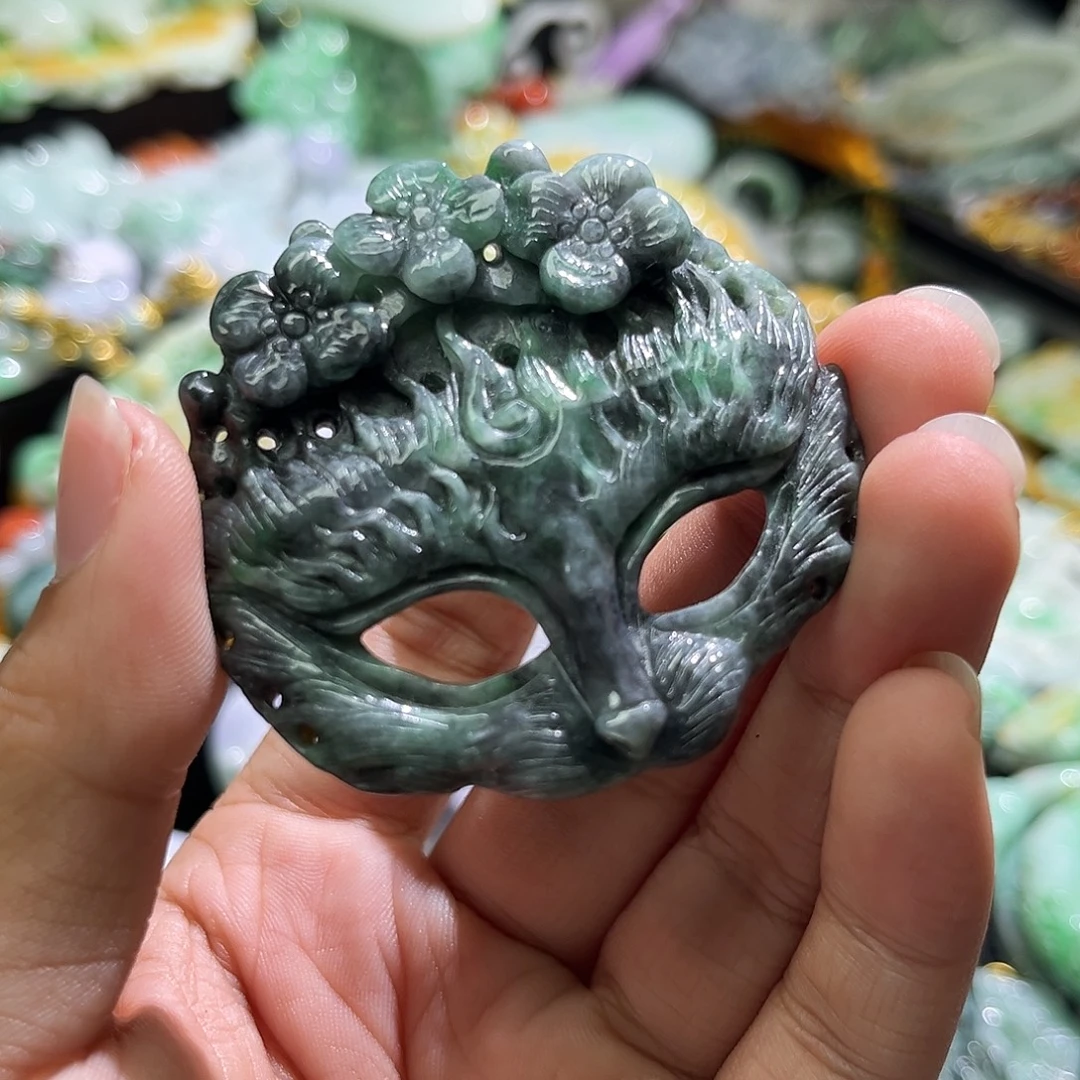 翡翠未镶嵌颈饰待编织