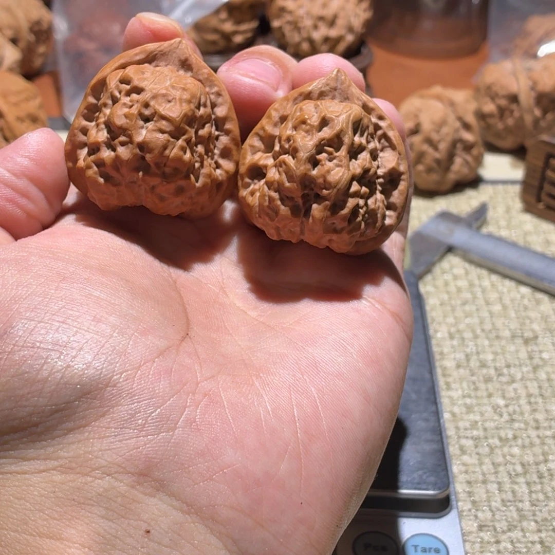汪***食文玩核桃吊坠山地娃