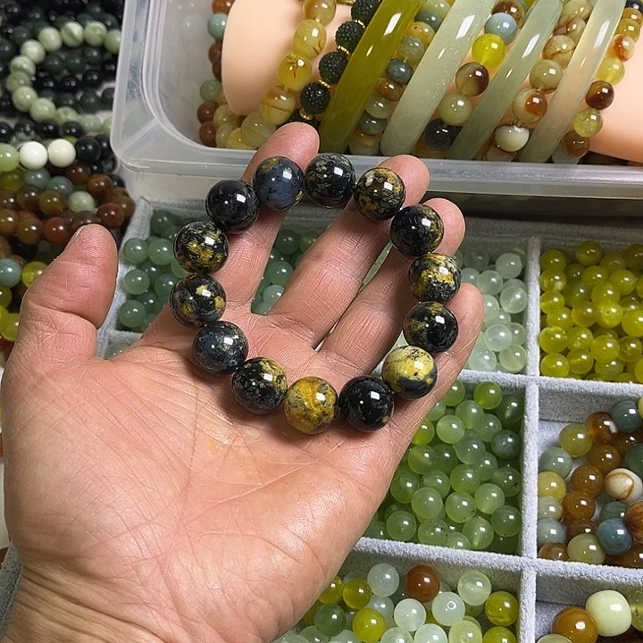 合金蛇纹石玉颈饰