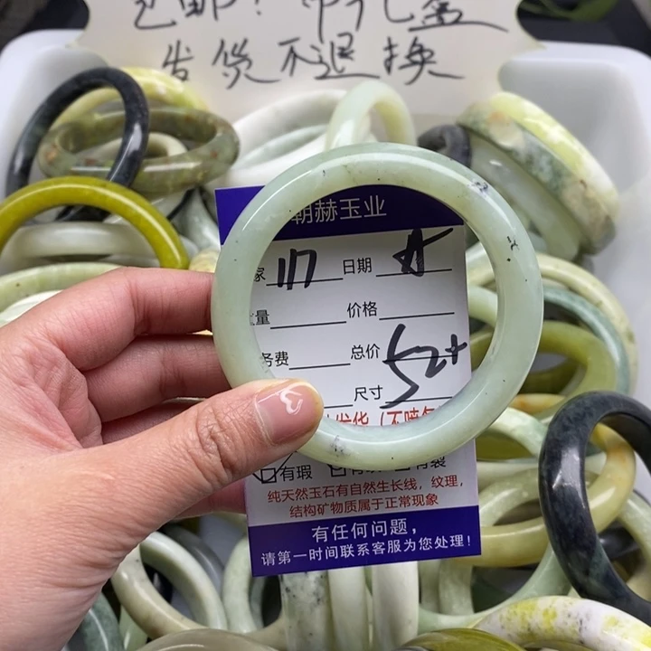 蛇纹石玉手镯未镶嵌